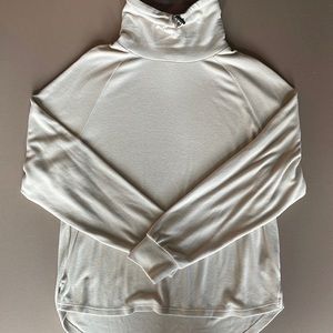 Varley Turtle Neck Pullover